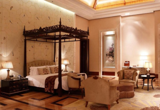 Canopy Bed Suite